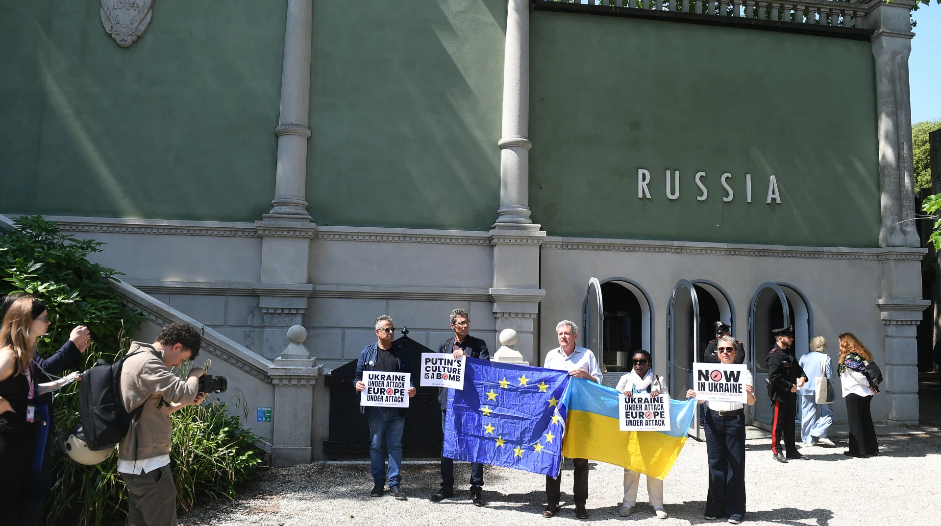 Хронологія рішення ЄС про грант Венеційській бієнале після повернення Росії