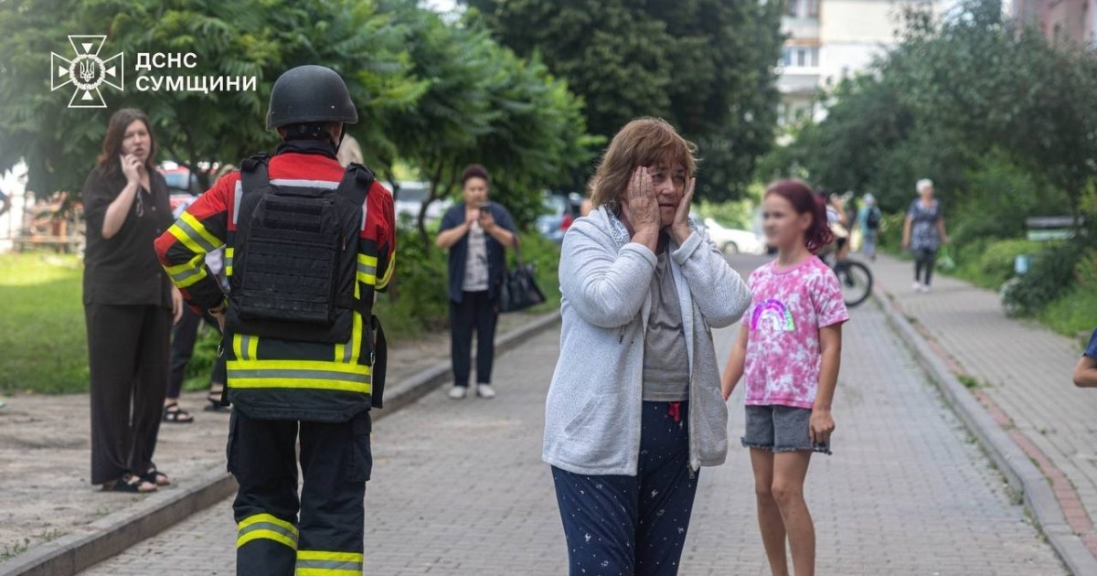 Цивільне торговельне судно горить у Чорному морі після удару російського дрона, 14 липня 2026 року