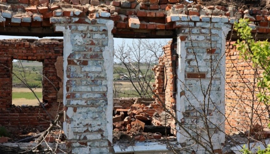 Наслідки ударів на Дніпропетровщині 16 липня: понівечене підприємство в Нікопольському районі.