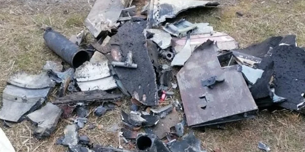 Вирва та уламки неідентифікованого повітряного об'єкта в полі біля сіл Тарнава-Колонія та Токари у Люблінському воєводстві