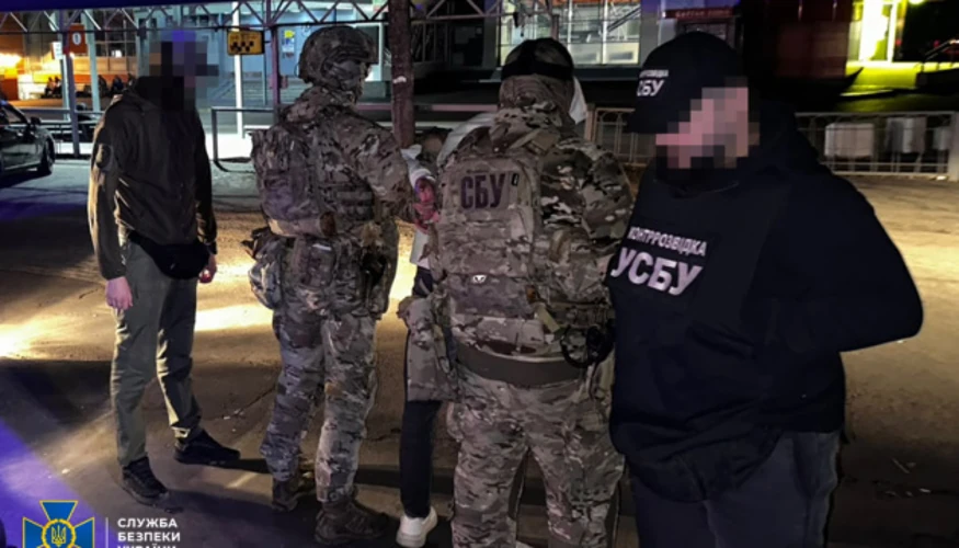 СБУ у Рівному викрила агента РФ, який готував підрив автобуса з військовими