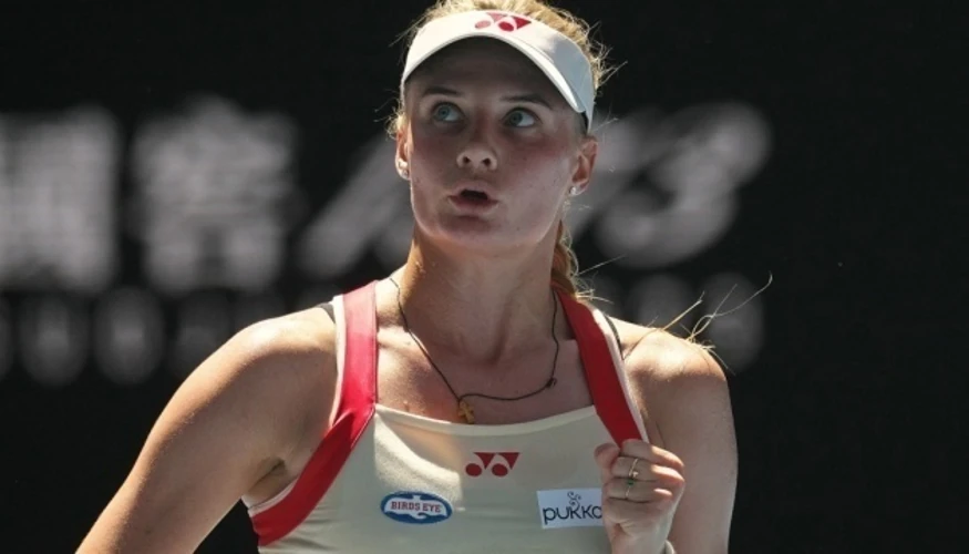 Даяна Ястремська під час матчу першого кола турніру WTA 1000 в Ухані проти Крістіни Букши